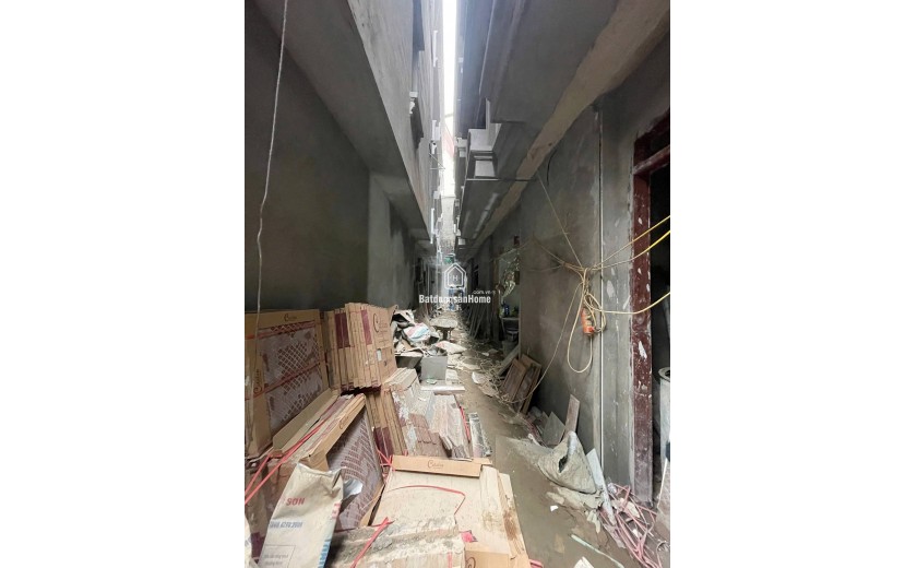 VỊ TRÍ ĐẸP, NHÀ CÁCH ĐƯỜNG Ô TÔ CHỈ MẤY BƯỚC CHÂN, GẦN CHỢ, GẦN NHIỀU TRƯỜNG HỌC CÁC CẤP, GIAO THÔNG THUẬN LỢI, TIỆN ÍCH KHÔNG THIẾU THỨ GÌ